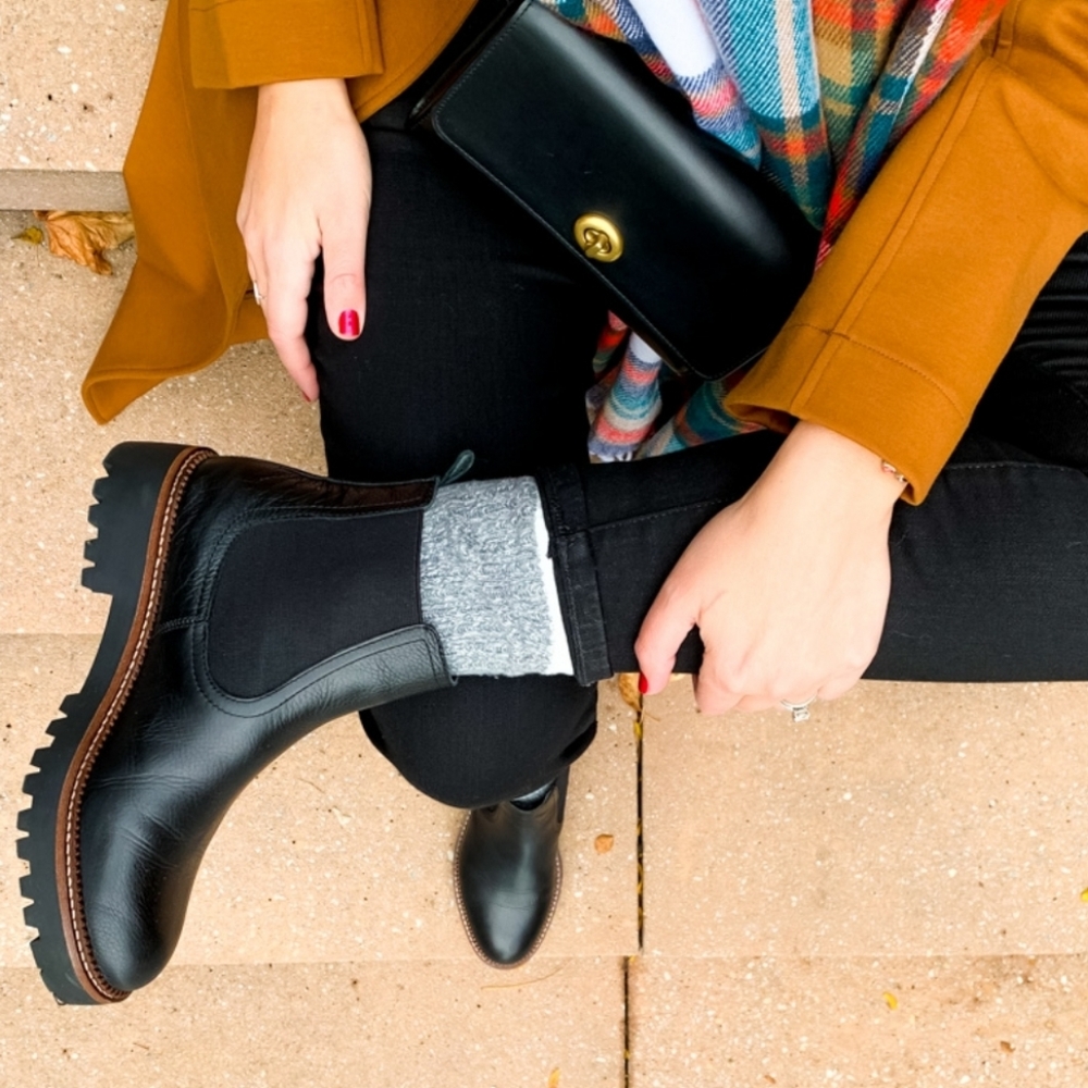 NWT Nordstrom Caslon Miller Water Resistant Lug Chelsea Boot Black Leather Shoes - Picture 9 of 15